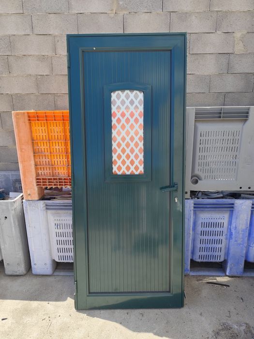 Porta alumínio verde com 850x2035mm altura, usada em muito bom estado