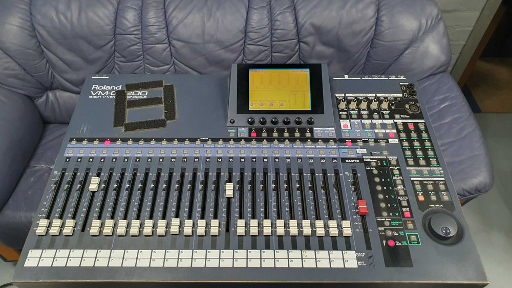 Roland VM-C7200 V-Mixing Console+VM-7200 V-Mixing Processor