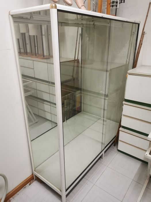 Vitrine / expositor em metal e vidro