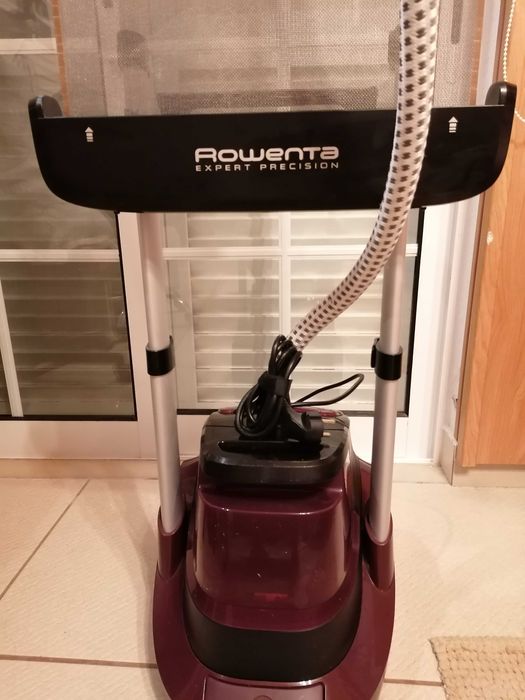 Ferro vertical a vapor Rowenta