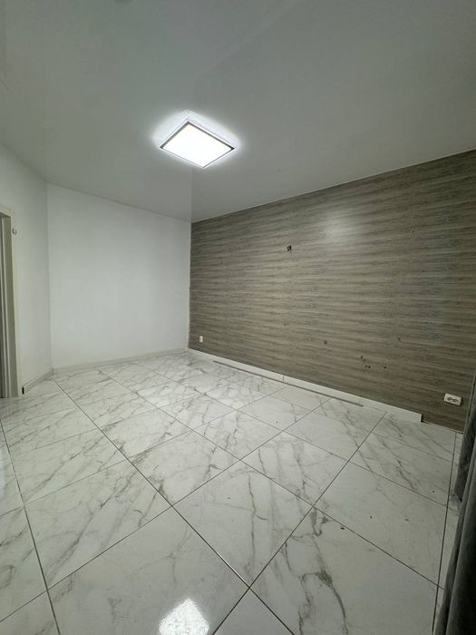 Продаж тауна на Військбуді біля парку Олександрія