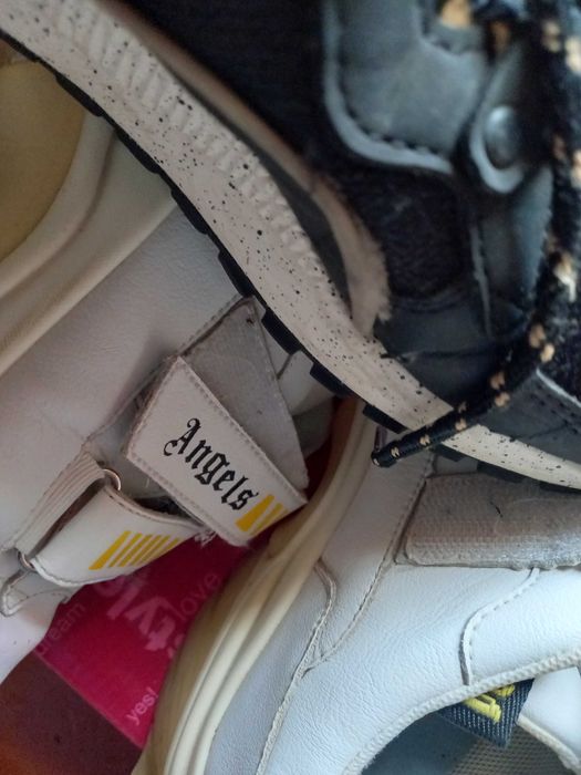 Кроссовки . длина подошвы 25 см, две пары в одной посылке