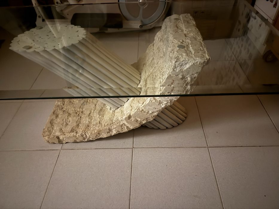Mesa de vidro e pe de fibra