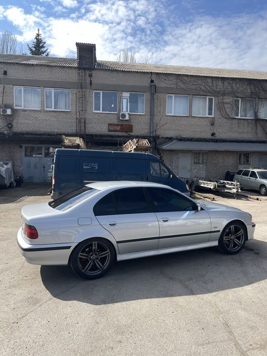 Продам BMW e39 525i