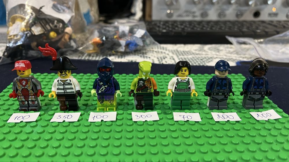 Фигурки Лего Lego оригинал лот 9