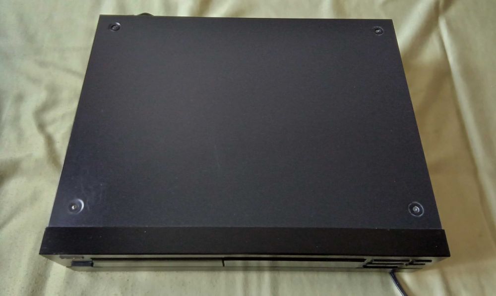 Продам  CD  проигрыватель Denon DCD 2700