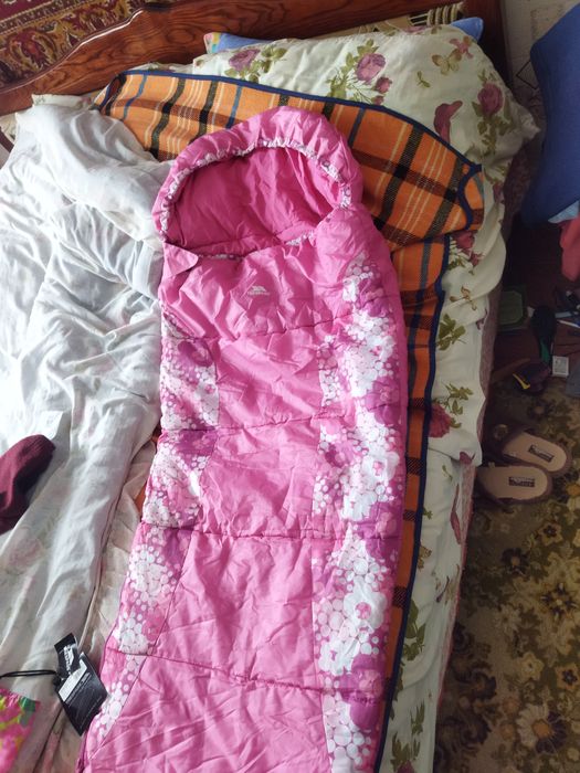 Продам недорого новий спальний мішок Trespass детский англія