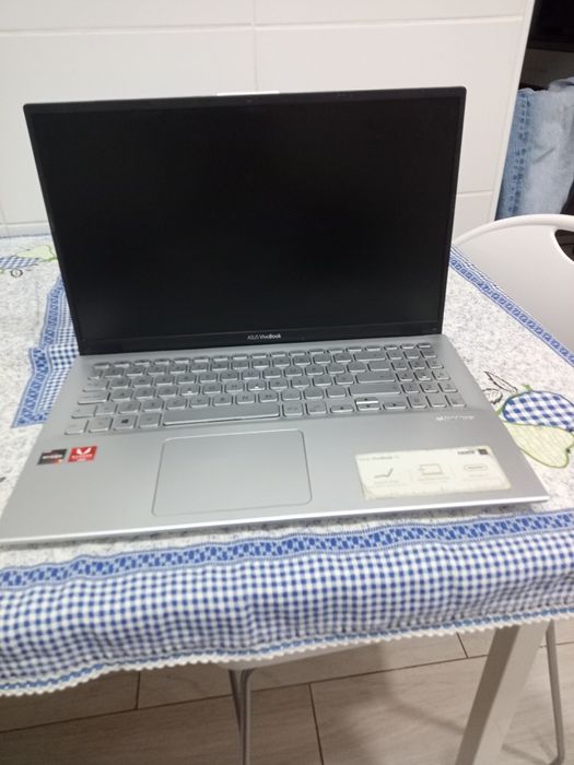 ASUS VivoBook F512D – Ryzen 5 / 8GB RAM / 2GB Graphics64284595448066124