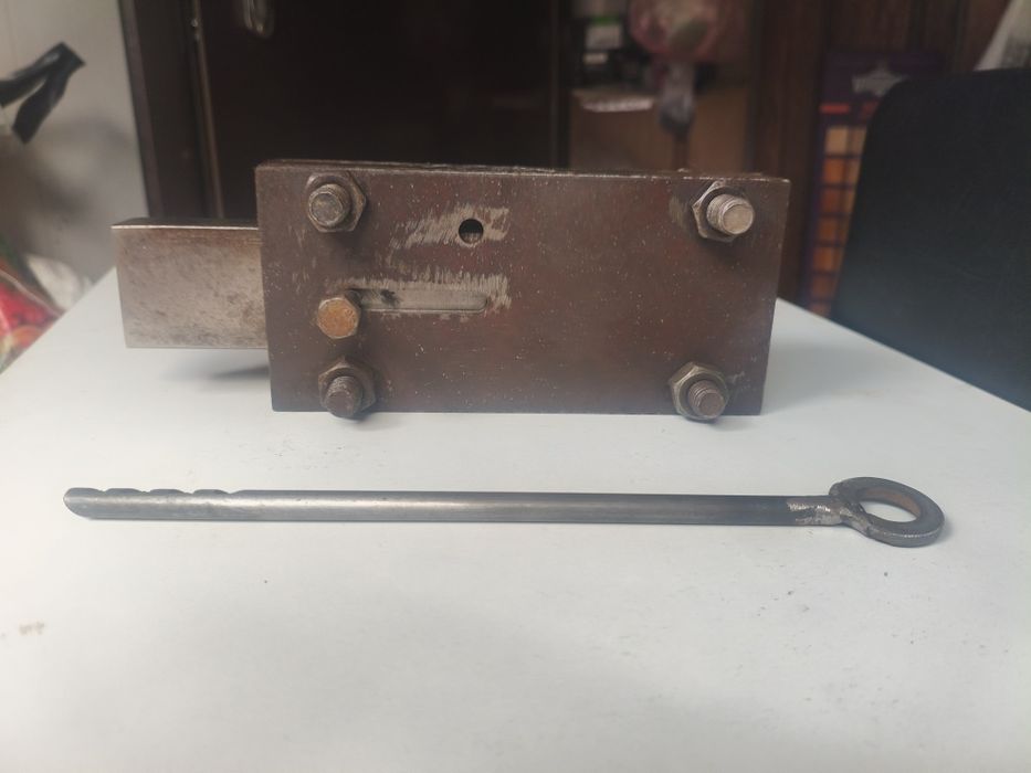 Продам замок ригельний обраного та прямого ходу