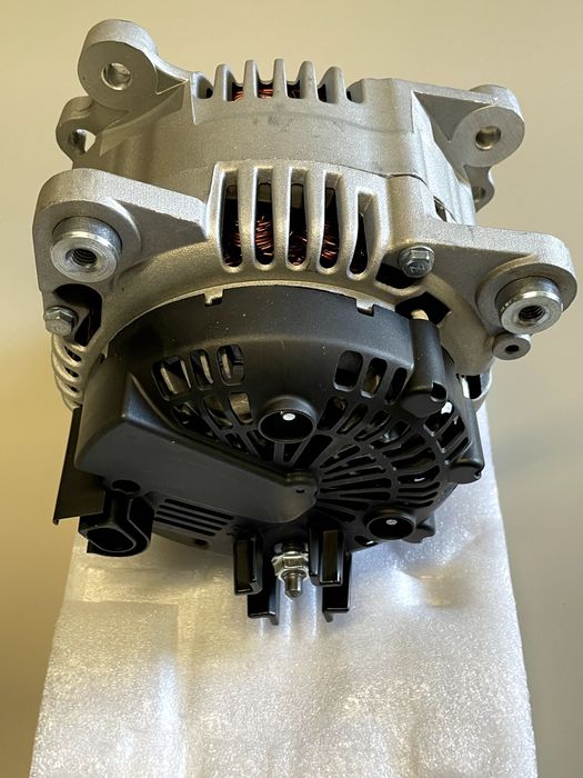 Alternator samochodowy (2318)