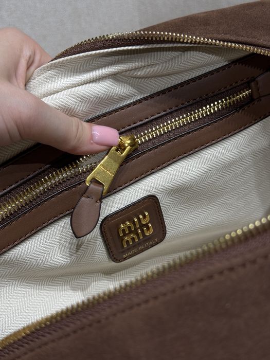 Сумка Miu Miu Chocolate Suede Beau Top-Handle Bag