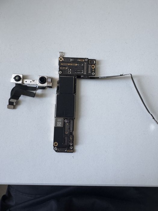 Материнська, системна плата iPhone 12 64Gb Black. iCloud!