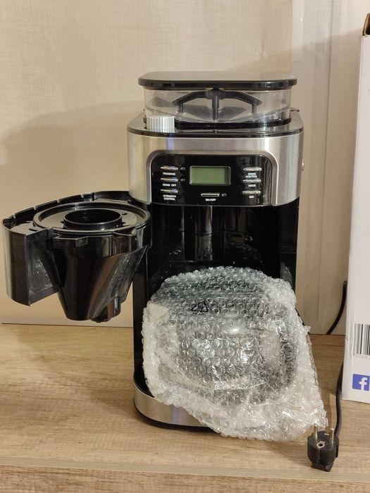 Ekspres do kawy z młynkiem Yoer Burrio CMG01BK – jak nowy