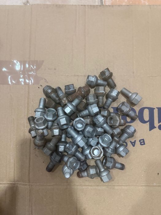 Parafuso roda mercedes M14x1.5 com colar esferico