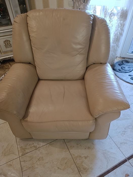 Шкіряне крісло бу