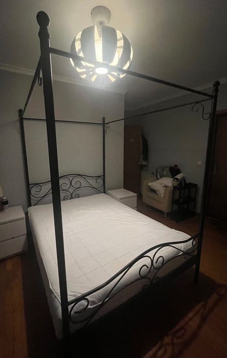 Cama com docel em perfeito estado