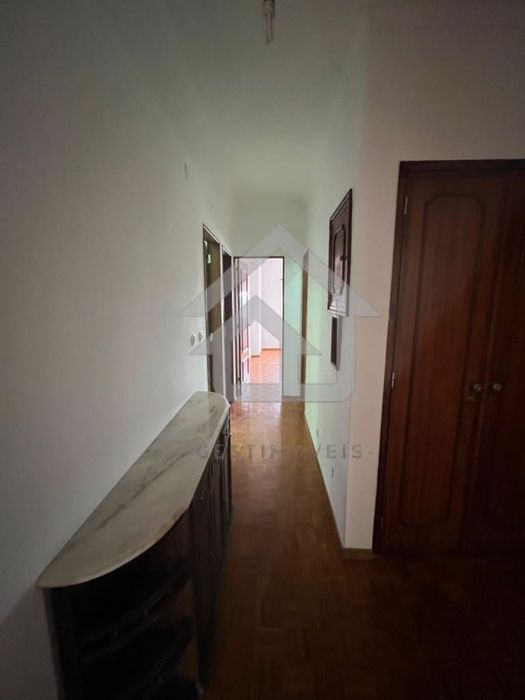 Cama em Quarto Partilhado (1 min da Estação)