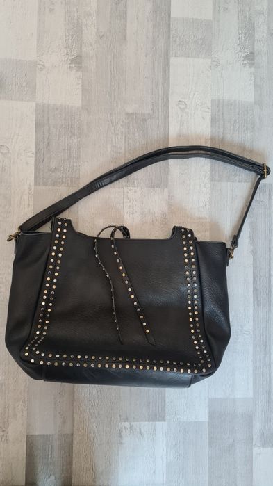 Czarna torebka na ramię