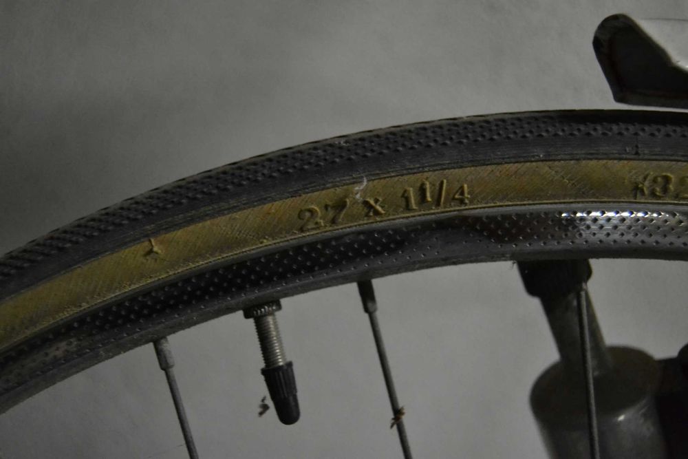 Bicicleta antiga para restaurar