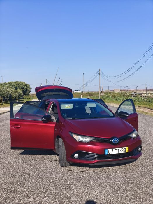 Toyota Auris Hybrid 1.8 HSD Square Collection | 2017 | 96,000 km | Excellent Condition