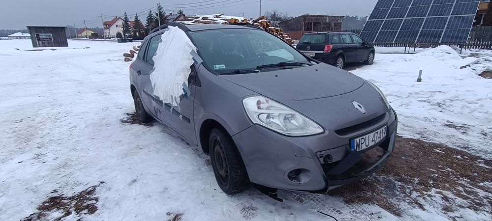 Renault Clio uszkodzone