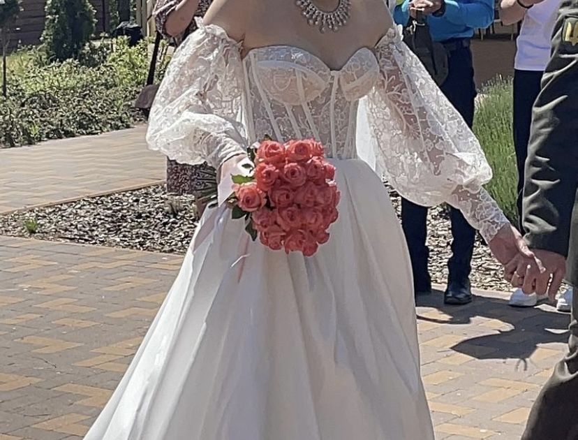 Весільна корсетна сукня