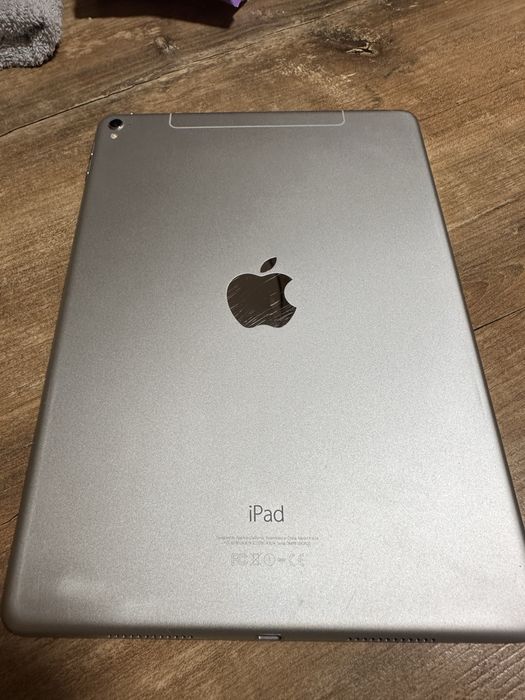 Ipad LTE    9,7 дюймів