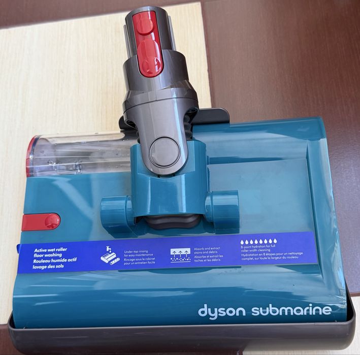 Dyson V15 Detect submarine
