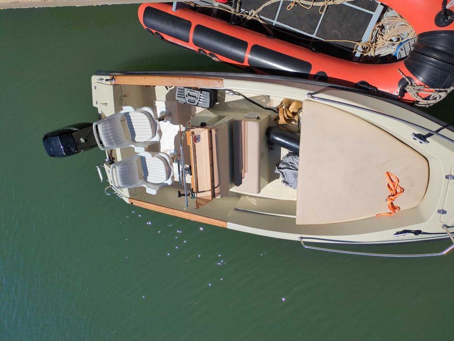 barco desportivo, barco de pesca com Mercury de 100 cv e reboque