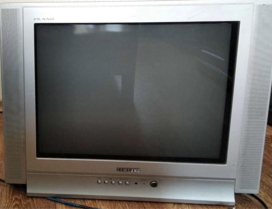 Samsung plano 68 см діагональ