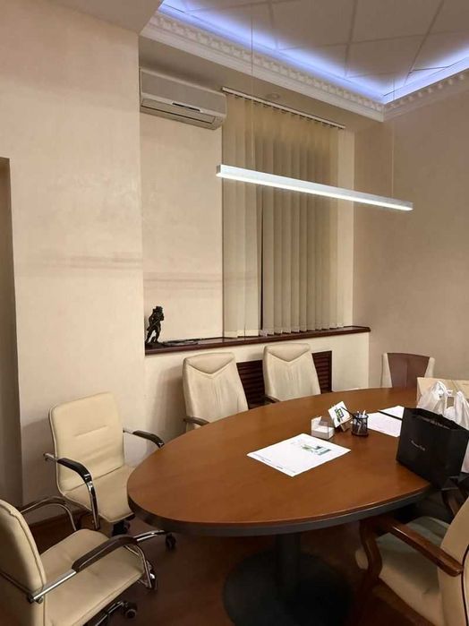 Продаж офісного приміщення 166 кв.м, вул. Гончара, 55 (Золоті Ворота)