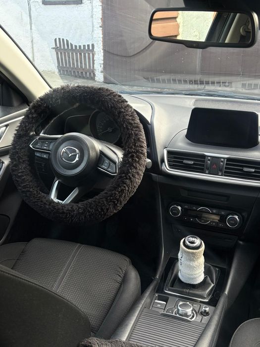 Mazda 3 sedan  2017 rok