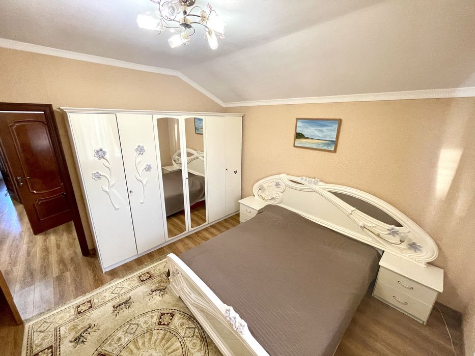 Будинок-герой, бо ж єдиний в своєму роді! 6 кімн. + гостьовий + гараж!