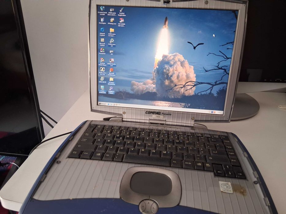 Portatil CompaQ a funcionar bom para office[Word,Excel,PowerPoint etc