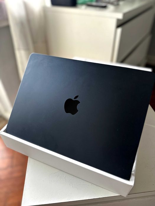 MacBook Air 13" (2024) | M3 Chip | 8GB RAM | 512GB SSD | Midnight Semi-Novo