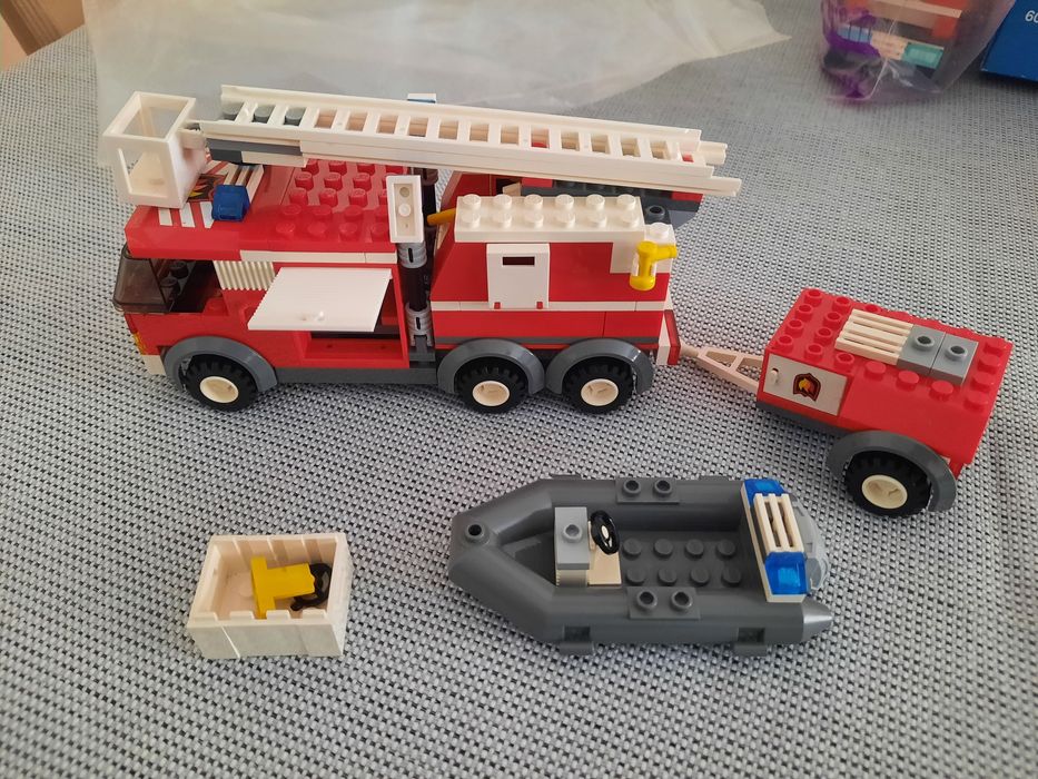 Various LEGO Sets64738770404737126