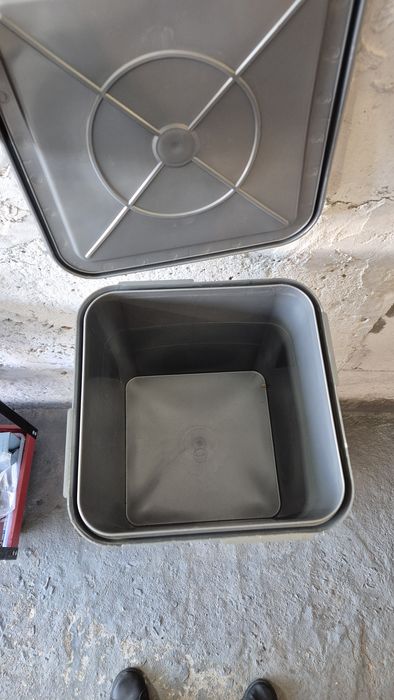 Ящики квадратні пластикові 25літрів