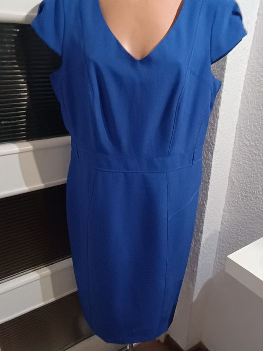 Elegancka szafirowa sukienka