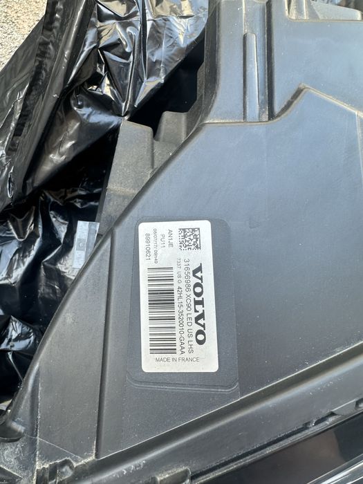 Volvo XC90 Lampa przednia