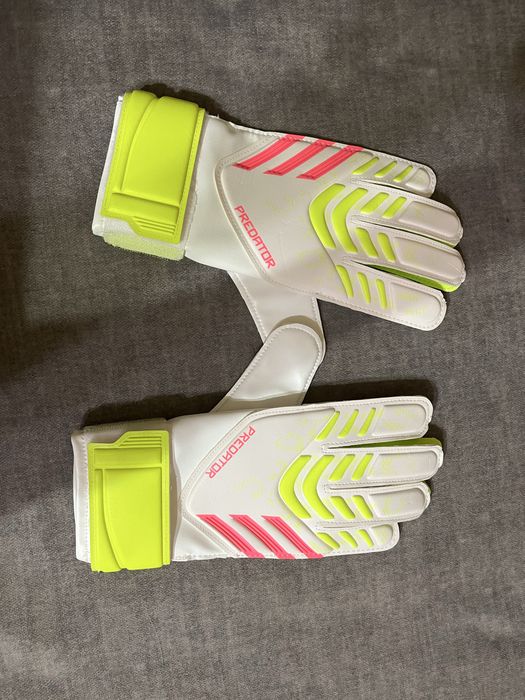 НОВІ футбольні рукавиці Adidas