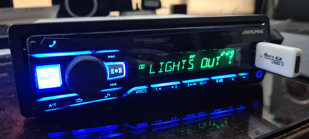 Alpine UTE-200BT com USB e Bluetooth
