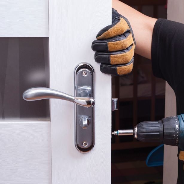 Ремонт замка, дверей - , заміна, регуліровка. Р-н. Раковка. Досвід.