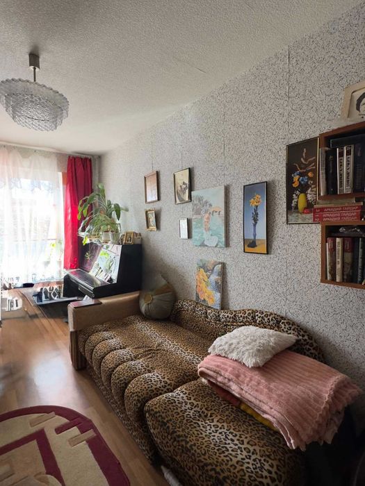 Продам 2х кімнатну на Харківській, 2 поверх.