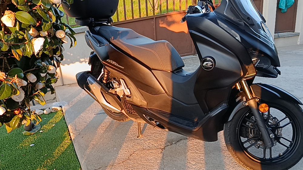 Scooter QJ Motor MTX 125  .