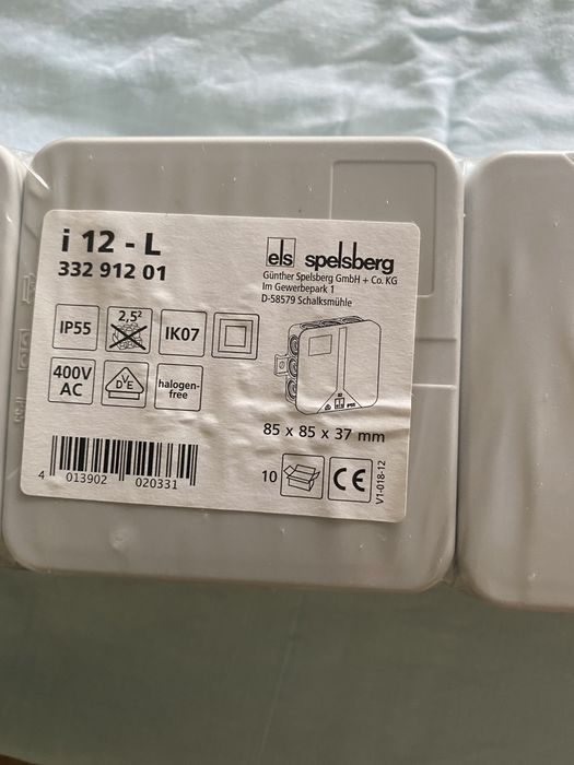 Puszka odgałęźna z dławnicami