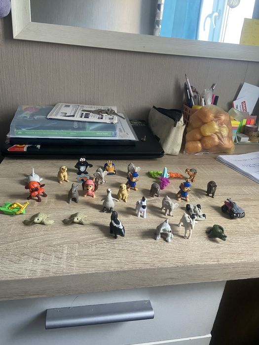 Zabawki i jaja z kinder niespodzianki