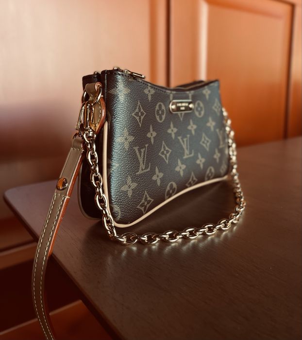 Сумочка Louis Vuitton оригинальная Pochette Liv M83008 идеальнейшее состояние