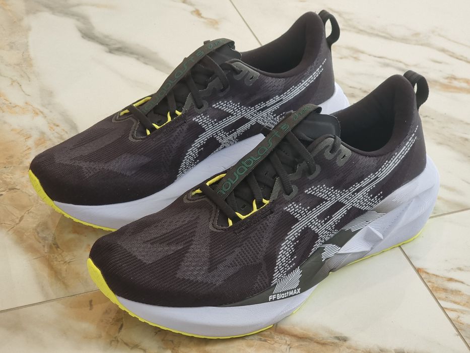 Оригінал 100% чоловічі кросівки asics novablast 5  eur 45