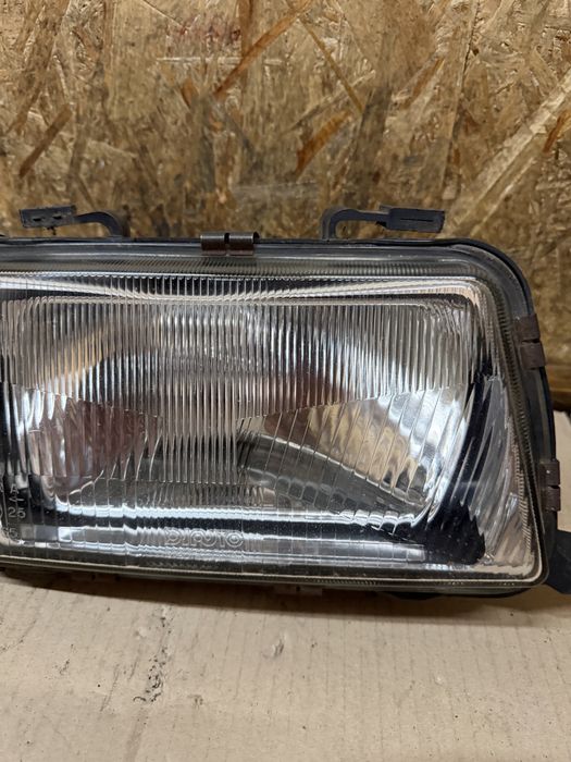 Передня права фара Ауді 80 Б4 Audi 80 B4 1991-1995