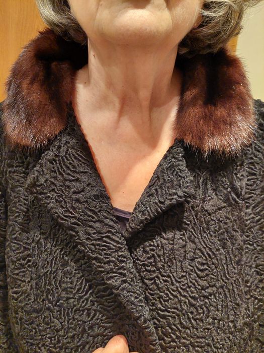 Casaco Senhora Vintage em Astrakan